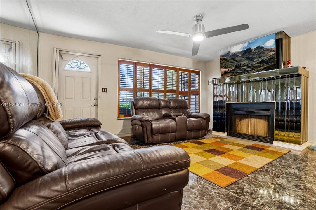 For Sale: $475,000 (4 beds, 2 baths, 1449 Square Feet)