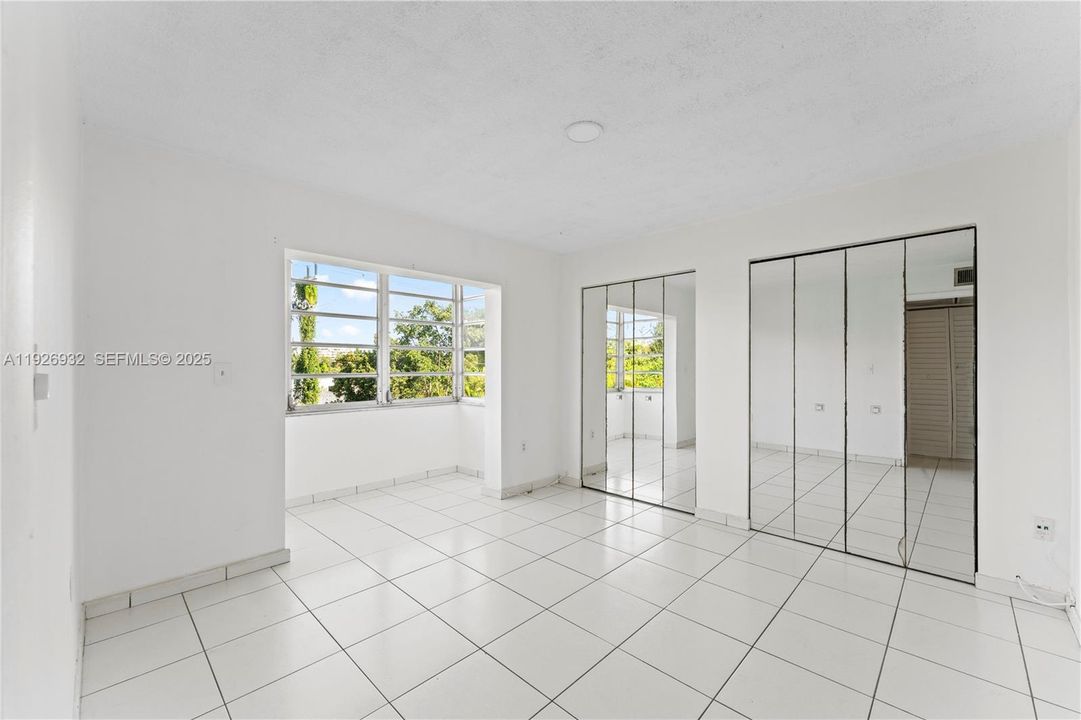 For Sale: $200,000 (1 beds, 1 baths, 611 Square Feet)