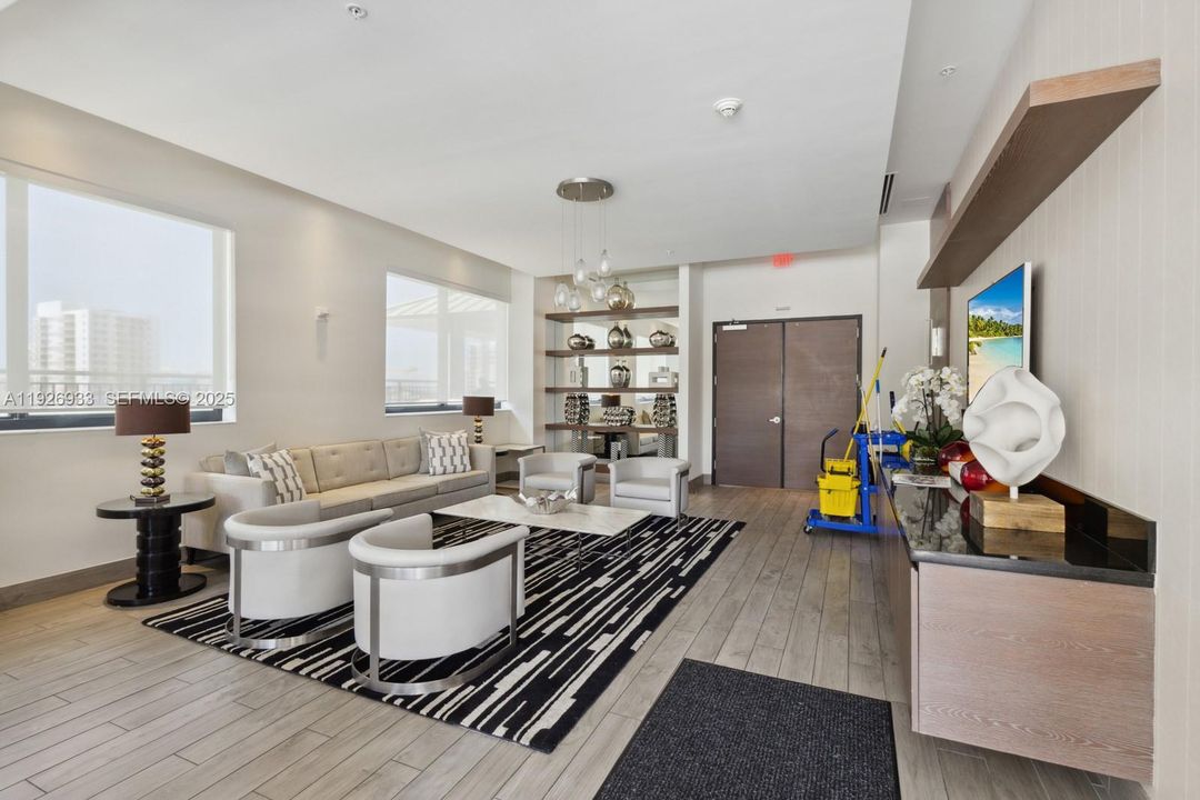 В аренду: $3,990 (2 спален, 2 ванн, 819 Квадратных фут)