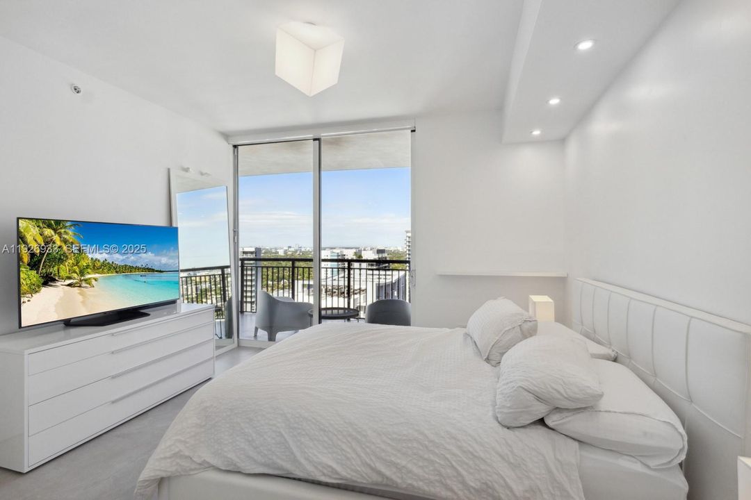 В аренду: $3,990 (2 спален, 2 ванн, 819 Квадратных фут)