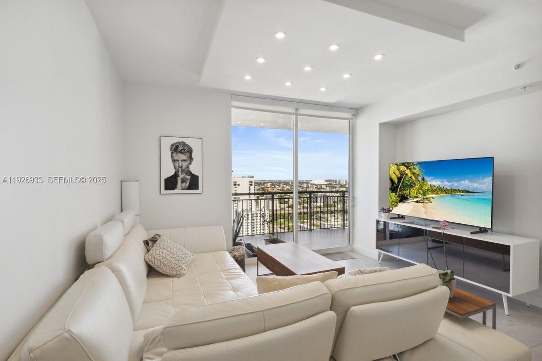 В аренду: $3,990 (2 спален, 2 ванн, 819 Квадратных фут)