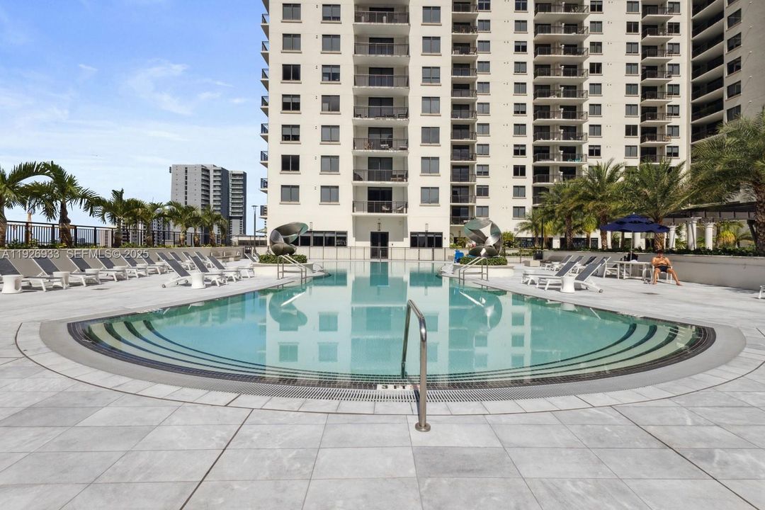 В аренду: $3,990 (2 спален, 2 ванн, 819 Квадратных фут)