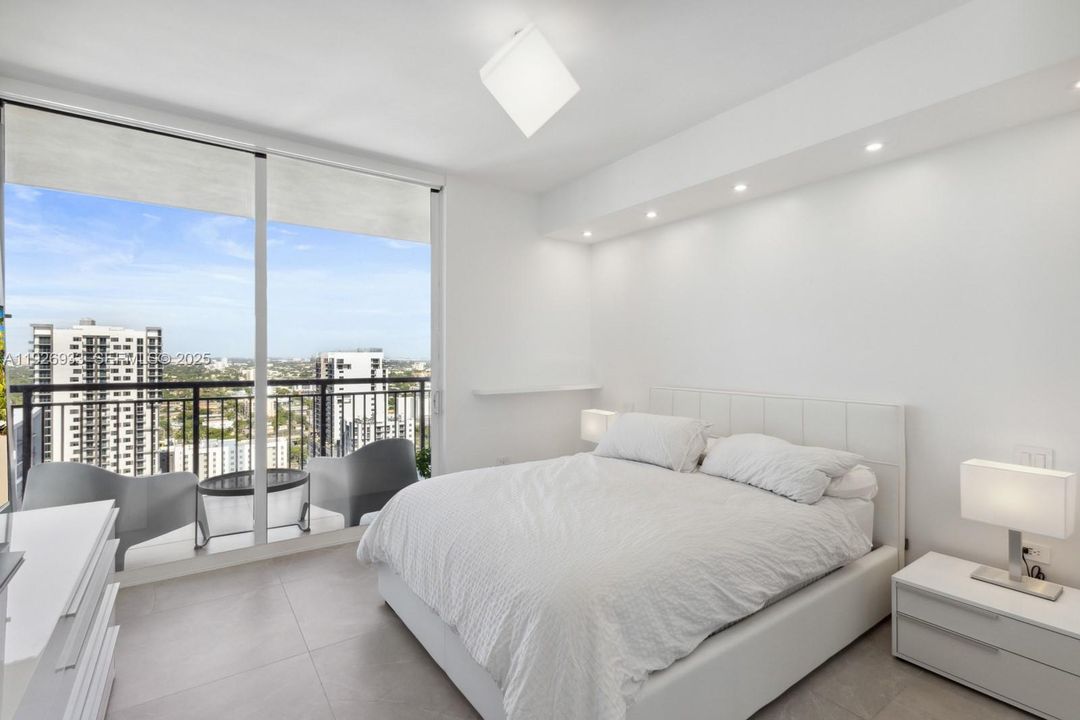 В аренду: $3,990 (2 спален, 2 ванн, 819 Квадратных фут)