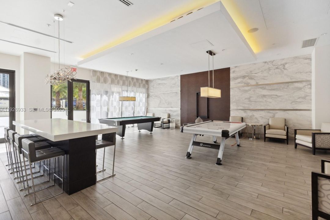 В аренду: $3,990 (2 спален, 2 ванн, 819 Квадратных фут)