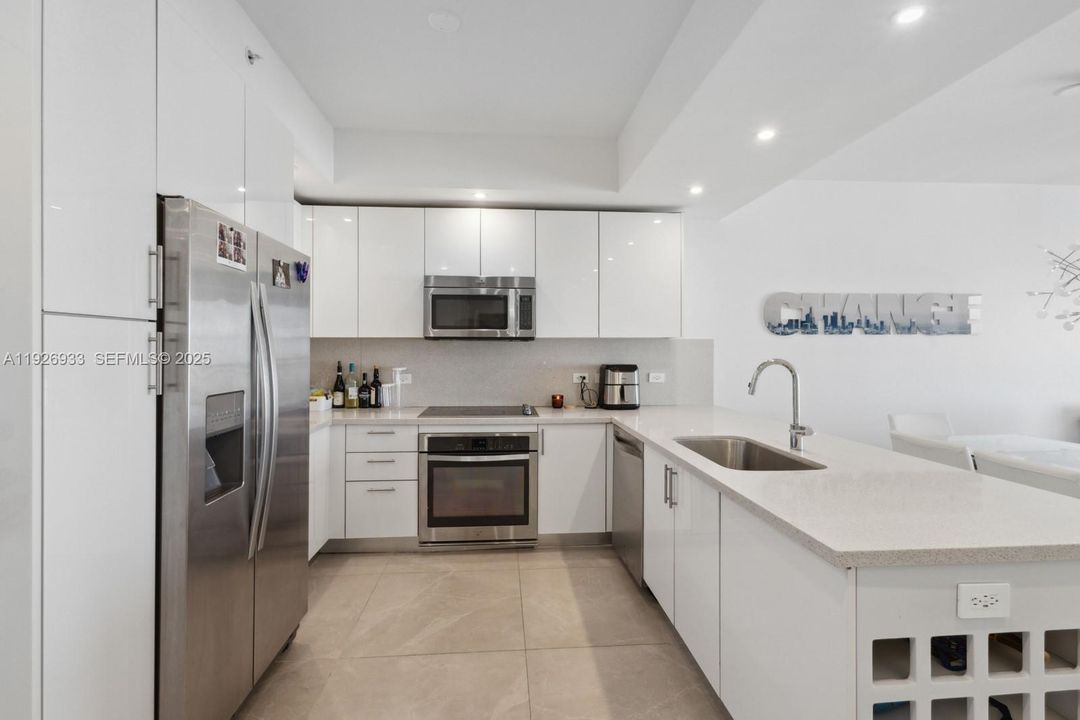 В аренду: $3,990 (2 спален, 2 ванн, 819 Квадратных фут)