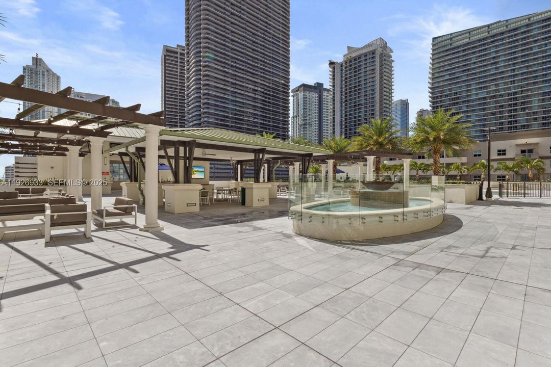 В аренду: $3,990 (2 спален, 2 ванн, 819 Квадратных фут)