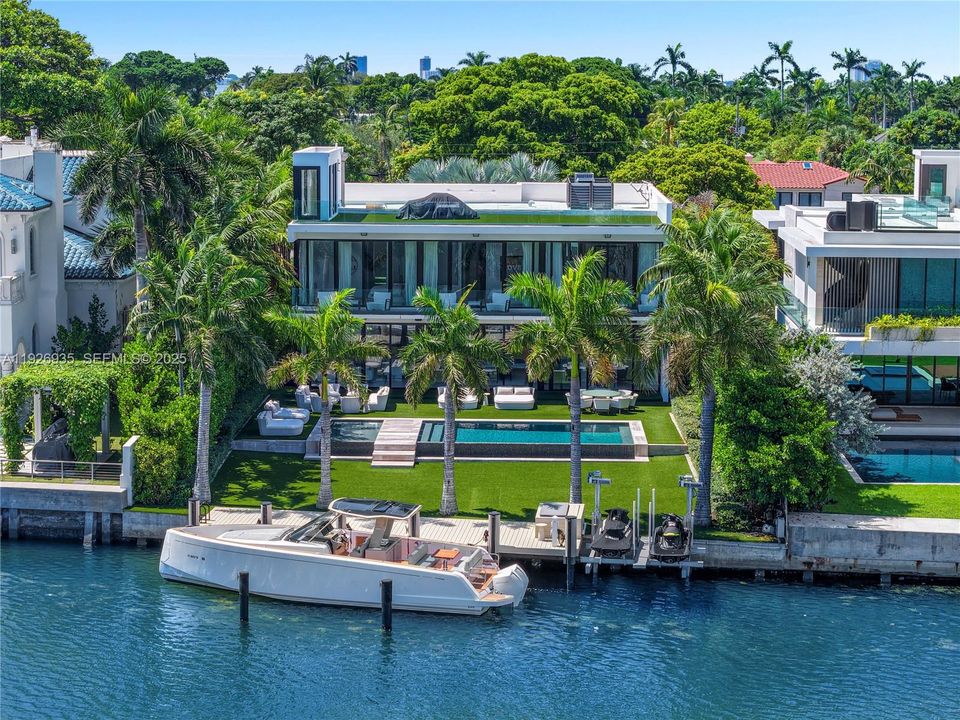 En Renta: $115,000 (5 camas, 5 baños, 5200 Pies cuadrados)