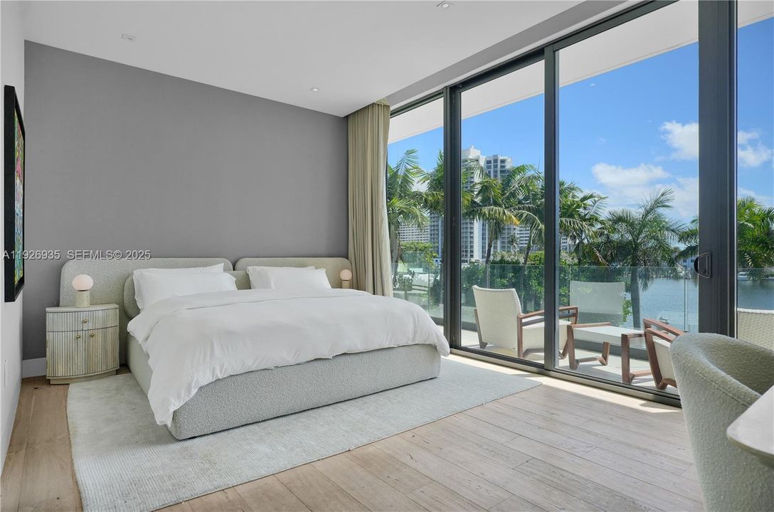 En Renta: $115,000 (5 camas, 5 baños, 5200 Pies cuadrados)