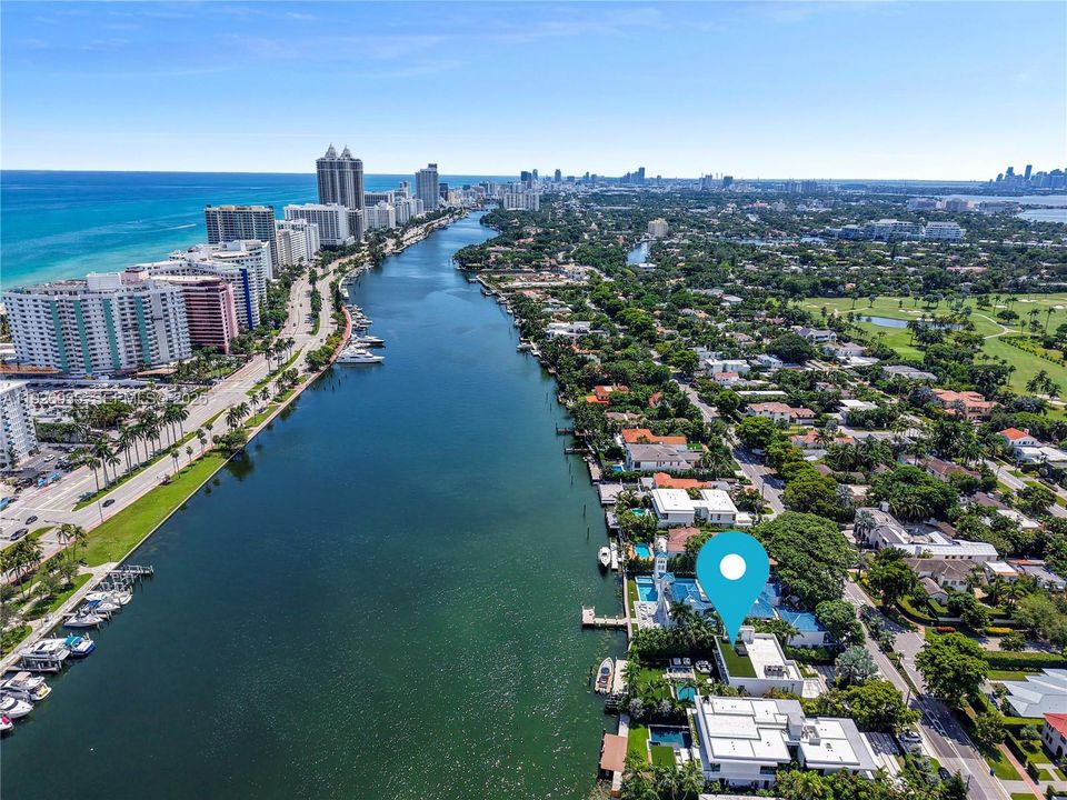 En Renta: $115,000 (5 camas, 5 baños, 5200 Pies cuadrados)