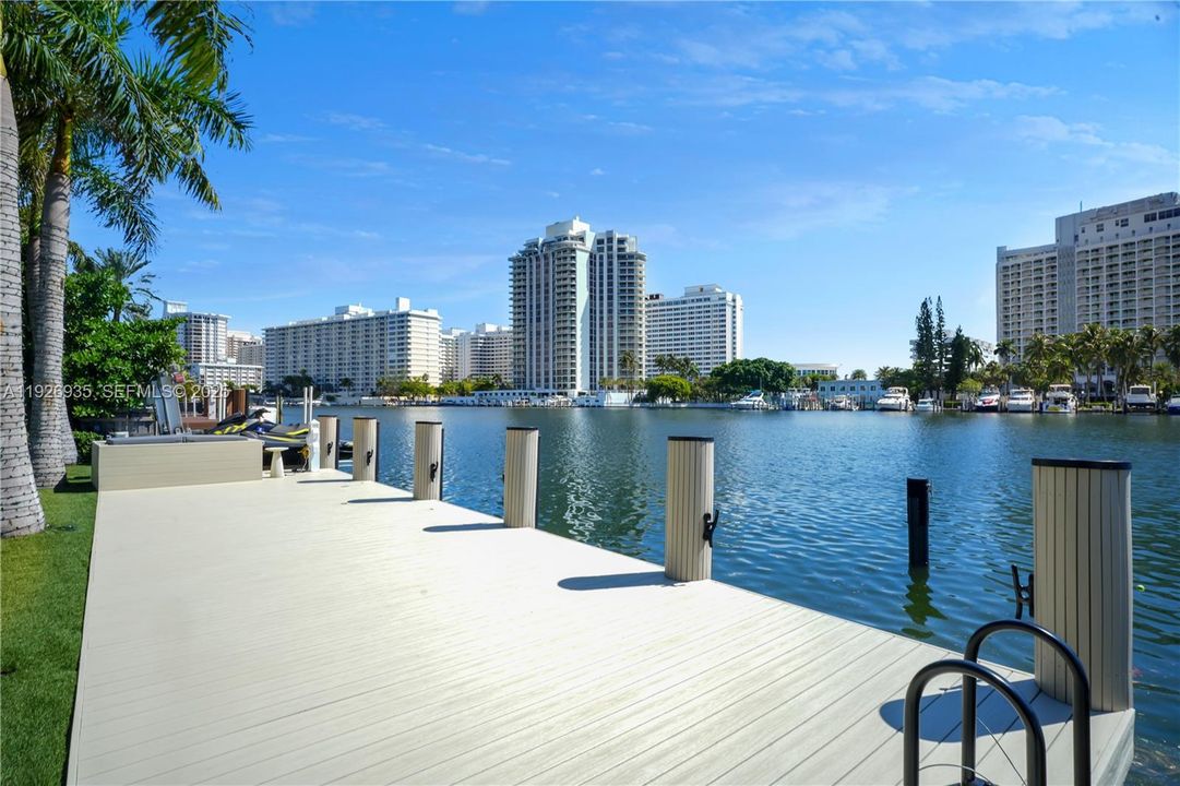 En Renta: $115,000 (5 camas, 5 baños, 5200 Pies cuadrados)