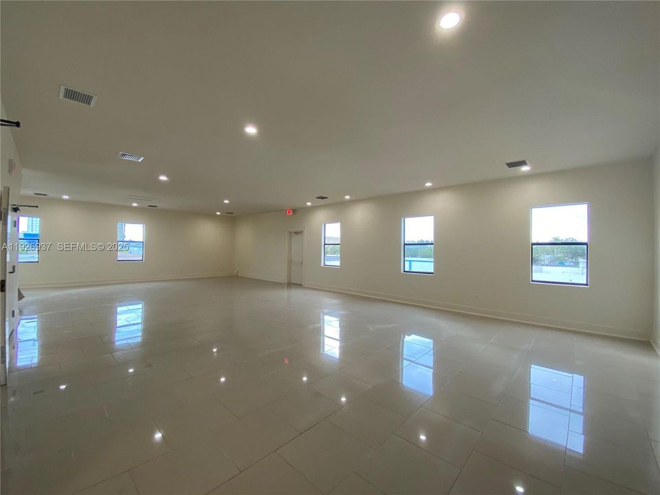 В аренду: $5,000 (0 спален, 0 ванн, 0 Квадратных фут)