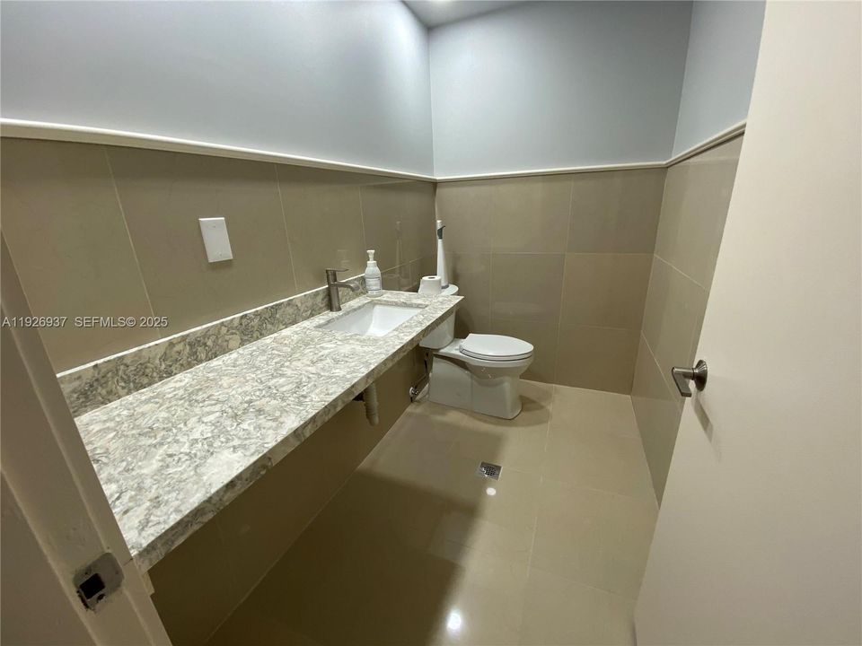 В аренду: $5,000 (0 спален, 0 ванн, 0 Квадратных фут)