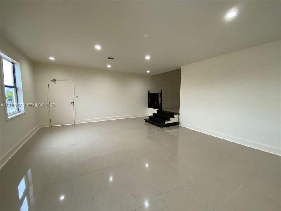 В аренду: $5,000 (0 спален, 0 ванн, 0 Квадратных фут)