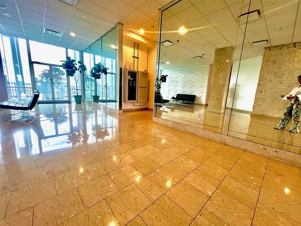 В аренду: $2,500 (1 спален, 1 ванн, 831 Квадратных фут)