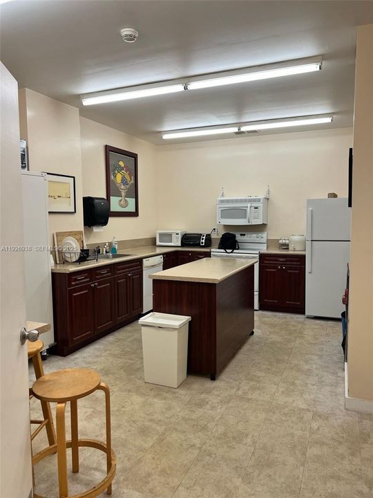 В аренду: $2,500 (1 спален, 1 ванн, 831 Квадратных фут)