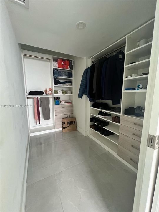 В аренду: $2,500 (1 спален, 1 ванн, 831 Квадратных фут)