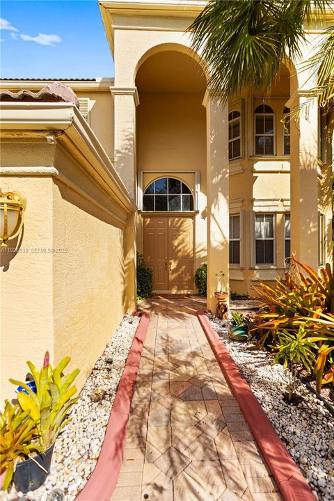 For Sale: $929,000 (5 beds, 3 baths, 3501 Square Feet)