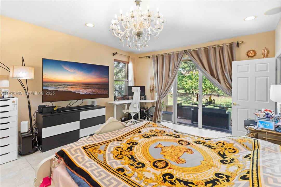 For Sale: $929,000 (5 beds, 3 baths, 3501 Square Feet)