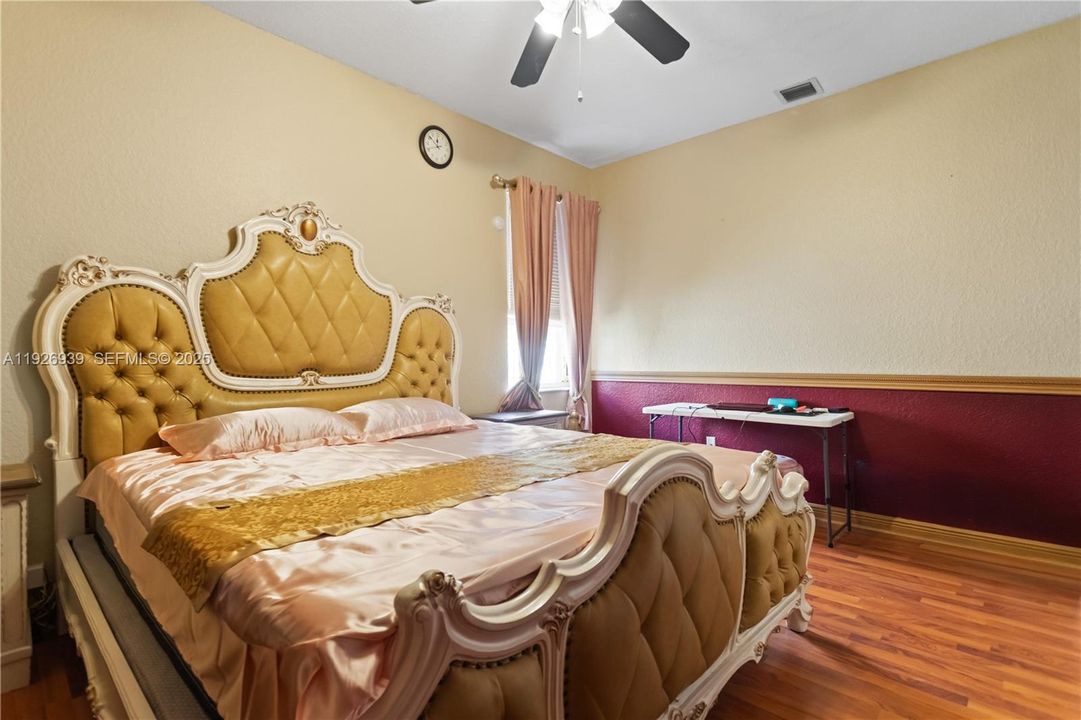 For Sale: $929,000 (5 beds, 3 baths, 3501 Square Feet)