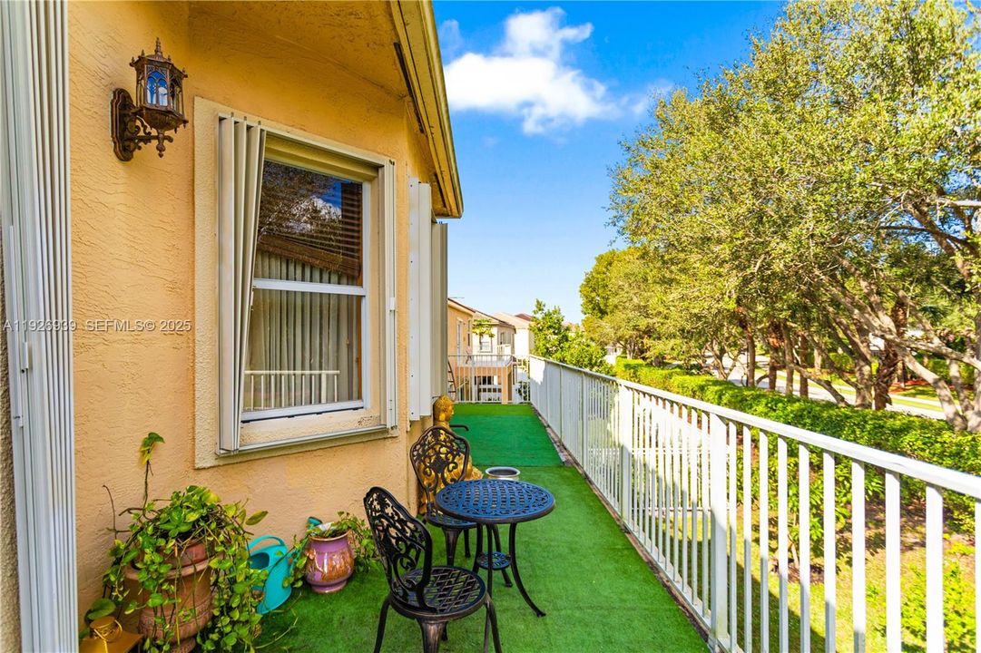 For Sale: $929,000 (5 beds, 3 baths, 3501 Square Feet)