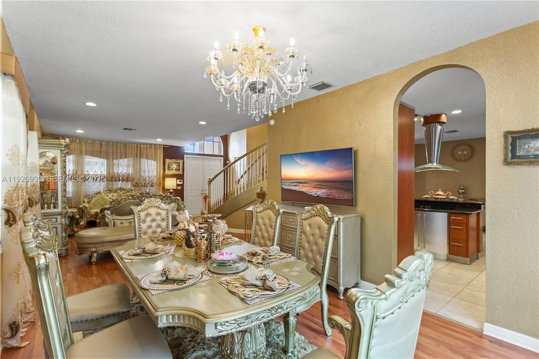 For Sale: $929,000 (5 beds, 3 baths, 3501 Square Feet)