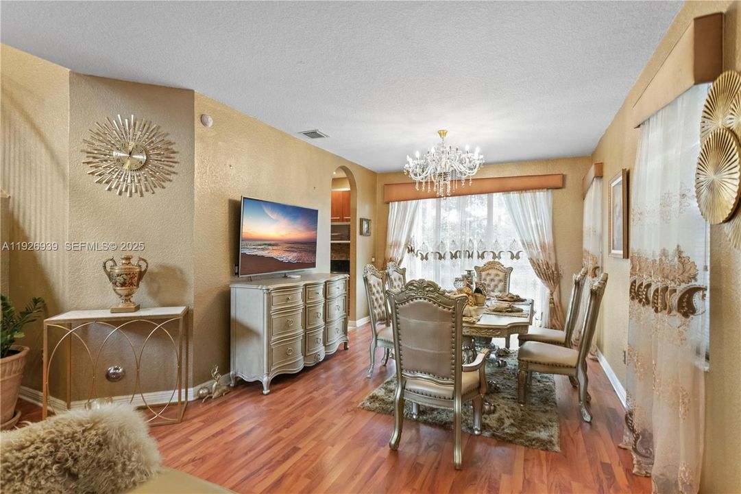 For Sale: $929,000 (5 beds, 3 baths, 3501 Square Feet)