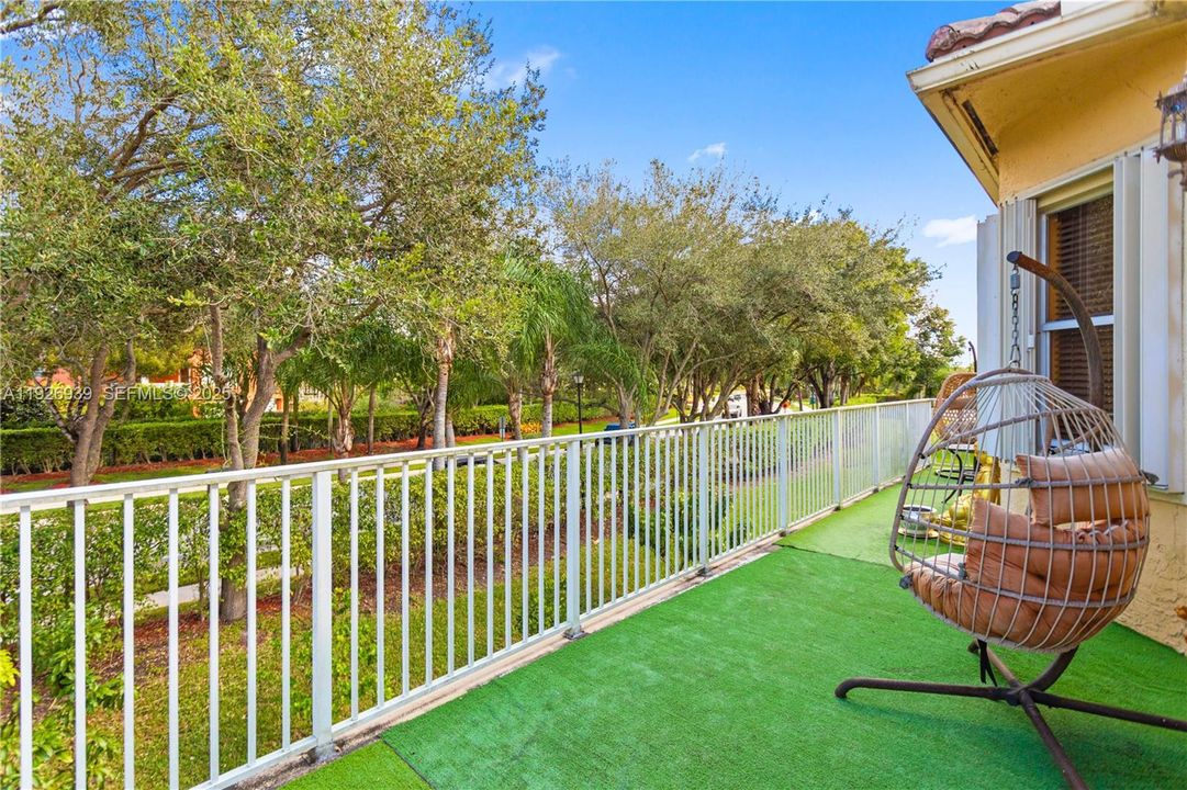 For Sale: $929,000 (5 beds, 3 baths, 3501 Square Feet)