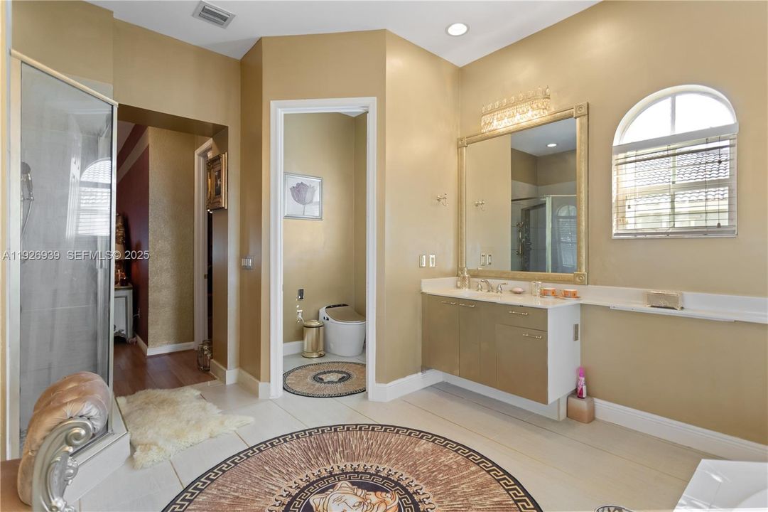 For Sale: $929,000 (5 beds, 3 baths, 3501 Square Feet)