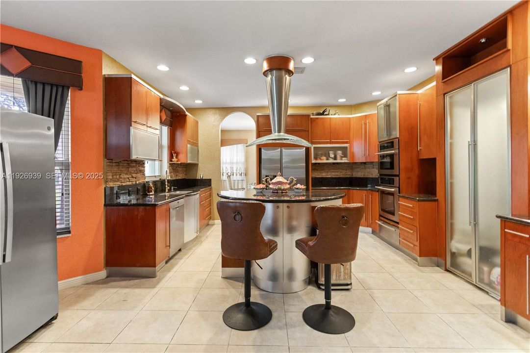 For Sale: $929,000 (5 beds, 3 baths, 3501 Square Feet)