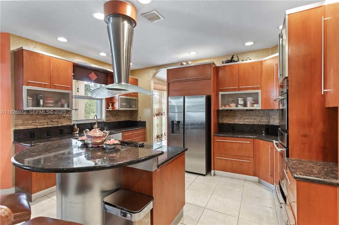 For Sale: $929,000 (5 beds, 3 baths, 3501 Square Feet)