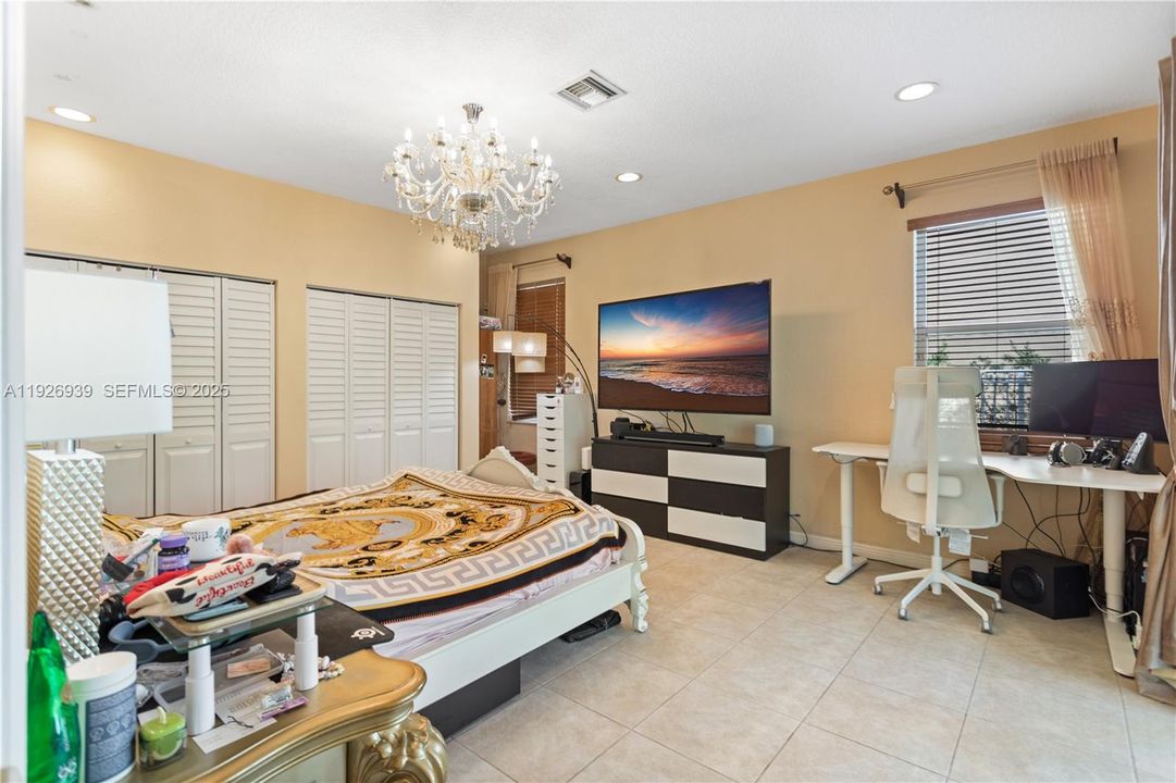 For Sale: $929,000 (5 beds, 3 baths, 3501 Square Feet)