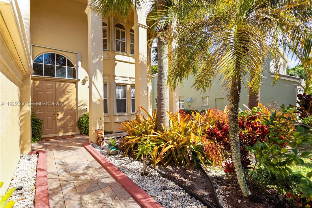 For Sale: $929,000 (5 beds, 3 baths, 3501 Square Feet)