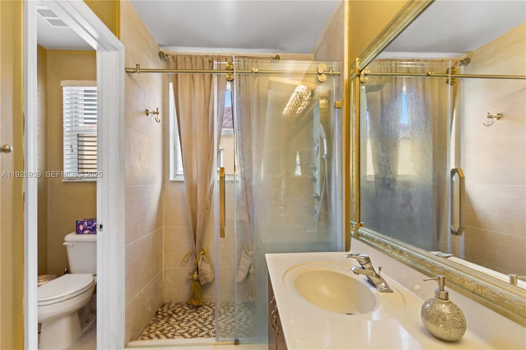 For Sale: $929,000 (5 beds, 3 baths, 3501 Square Feet)