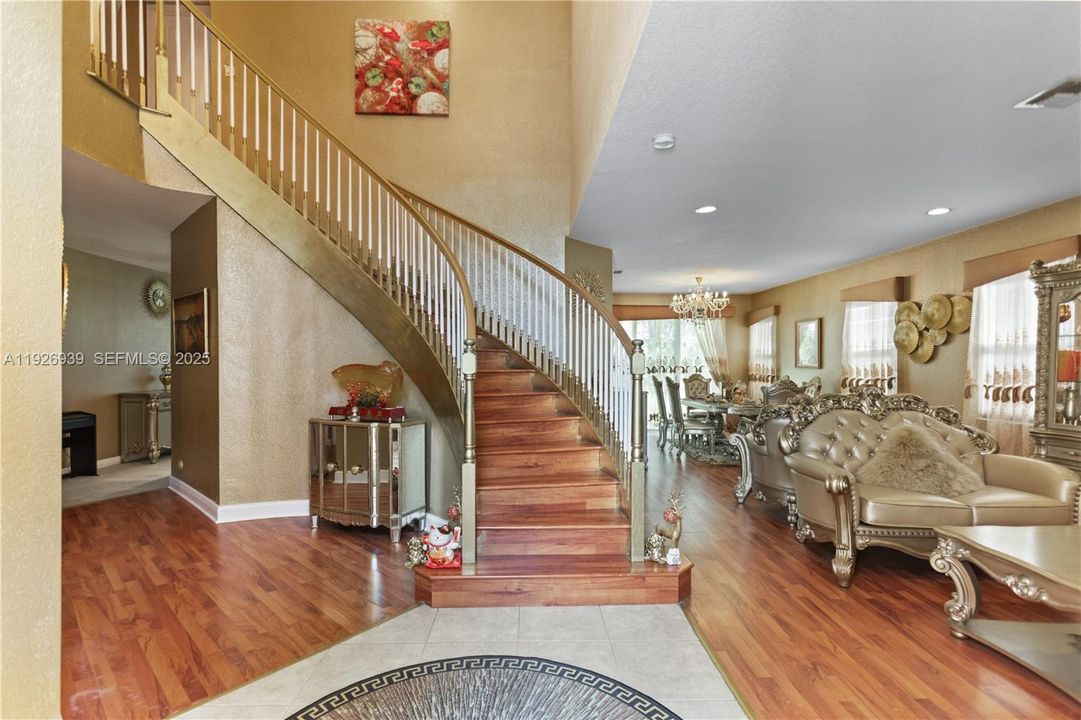 For Sale: $929,000 (5 beds, 3 baths, 3501 Square Feet)