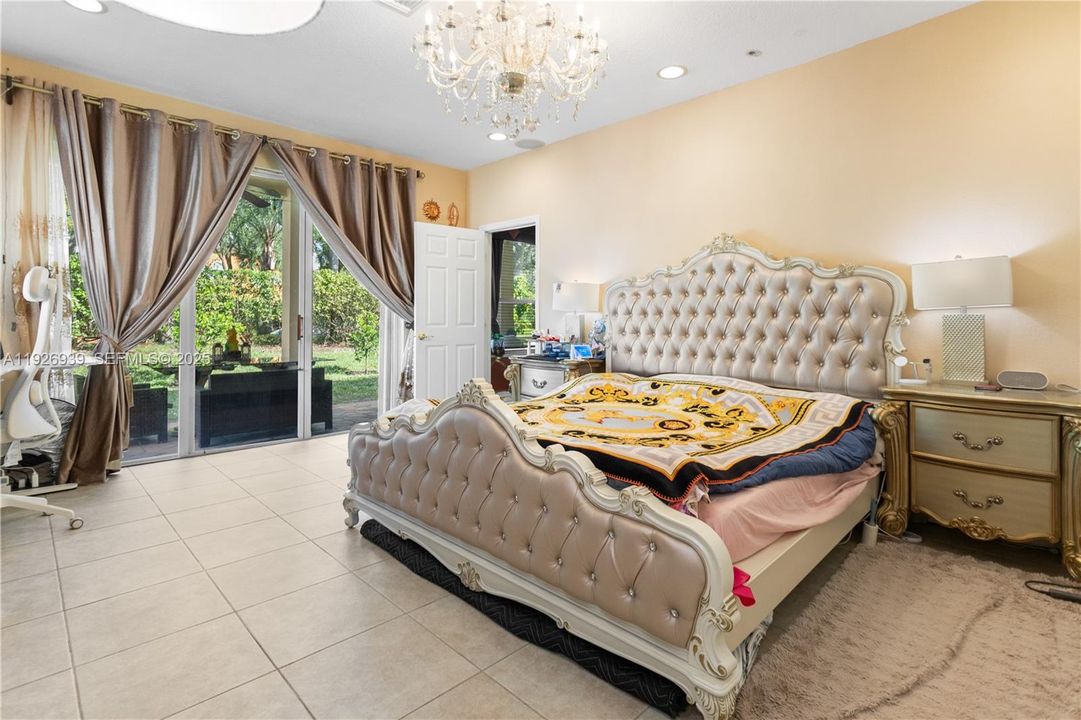 For Sale: $929,000 (5 beds, 3 baths, 3501 Square Feet)