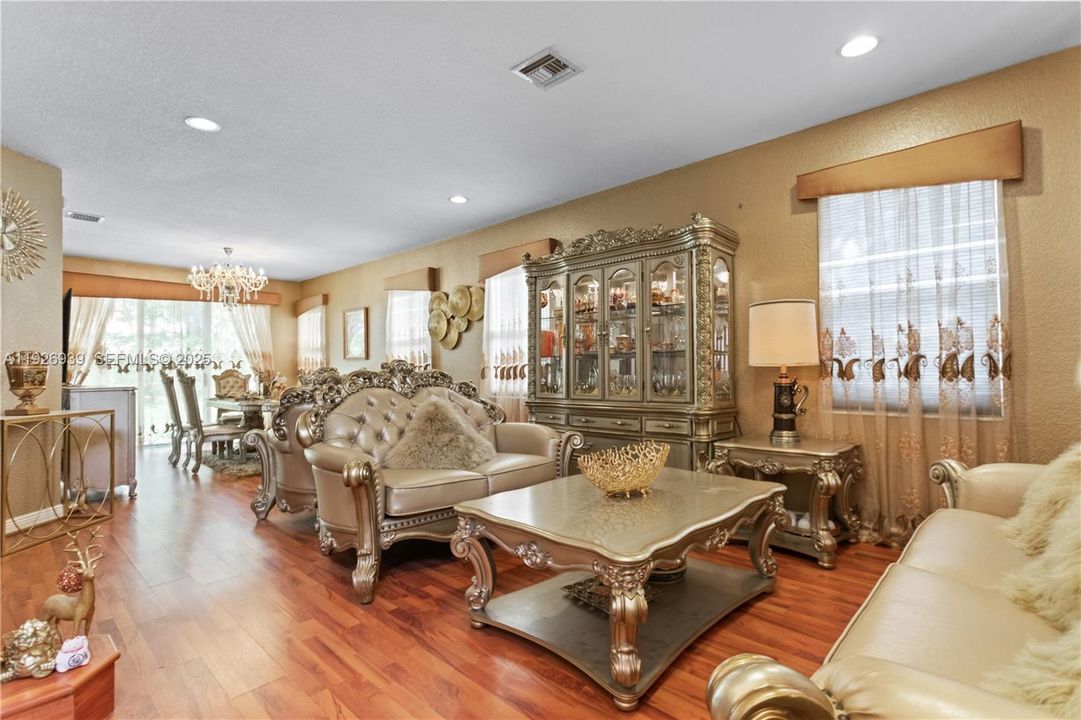 For Sale: $929,000 (5 beds, 3 baths, 3501 Square Feet)