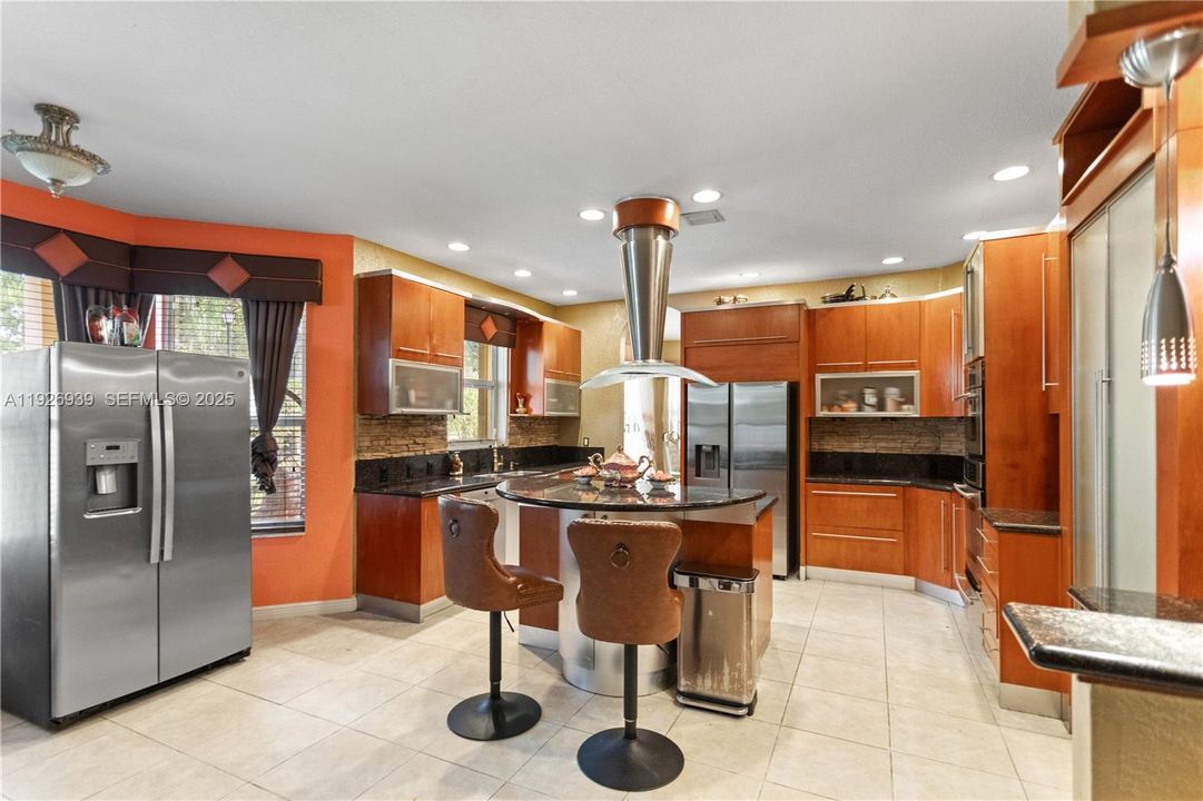 For Sale: $929,000 (5 beds, 3 baths, 3501 Square Feet)