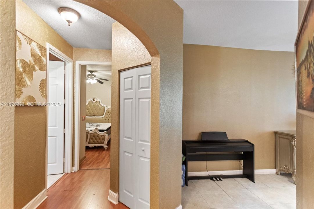 For Sale: $929,000 (5 beds, 3 baths, 3501 Square Feet)