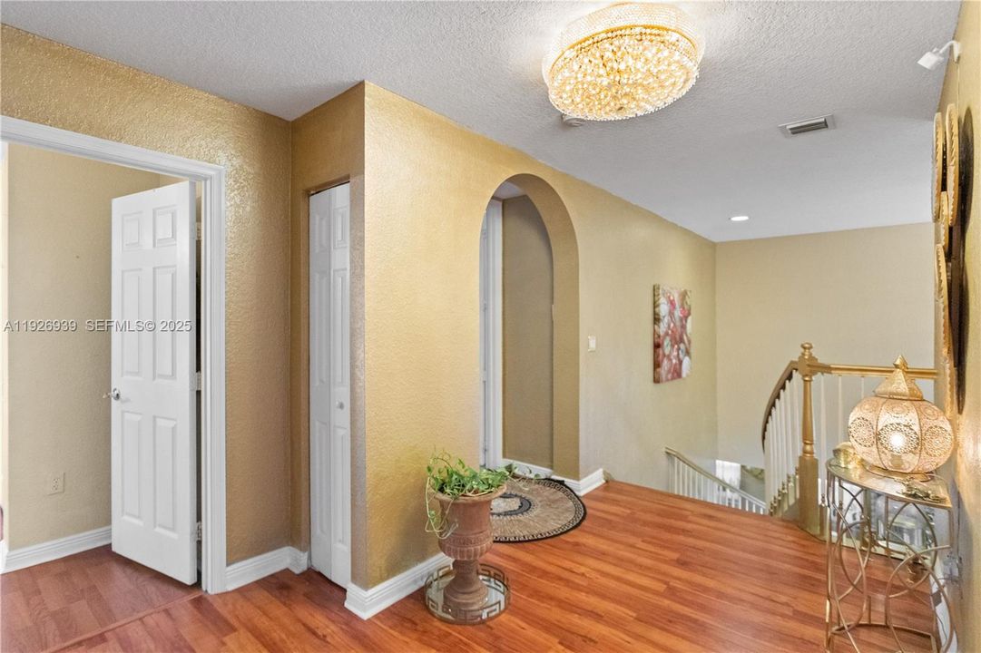 For Sale: $929,000 (5 beds, 3 baths, 3501 Square Feet)