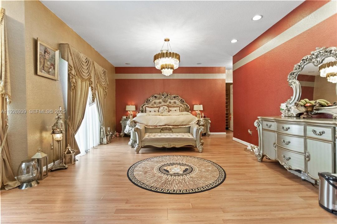 For Sale: $929,000 (5 beds, 3 baths, 3501 Square Feet)