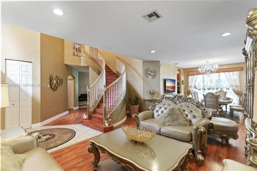 For Sale: $929,000 (5 beds, 3 baths, 3501 Square Feet)