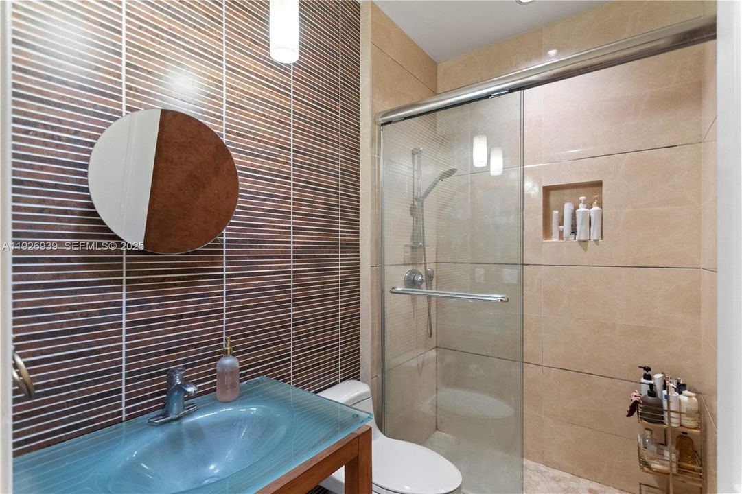 For Sale: $929,000 (5 beds, 3 baths, 3501 Square Feet)