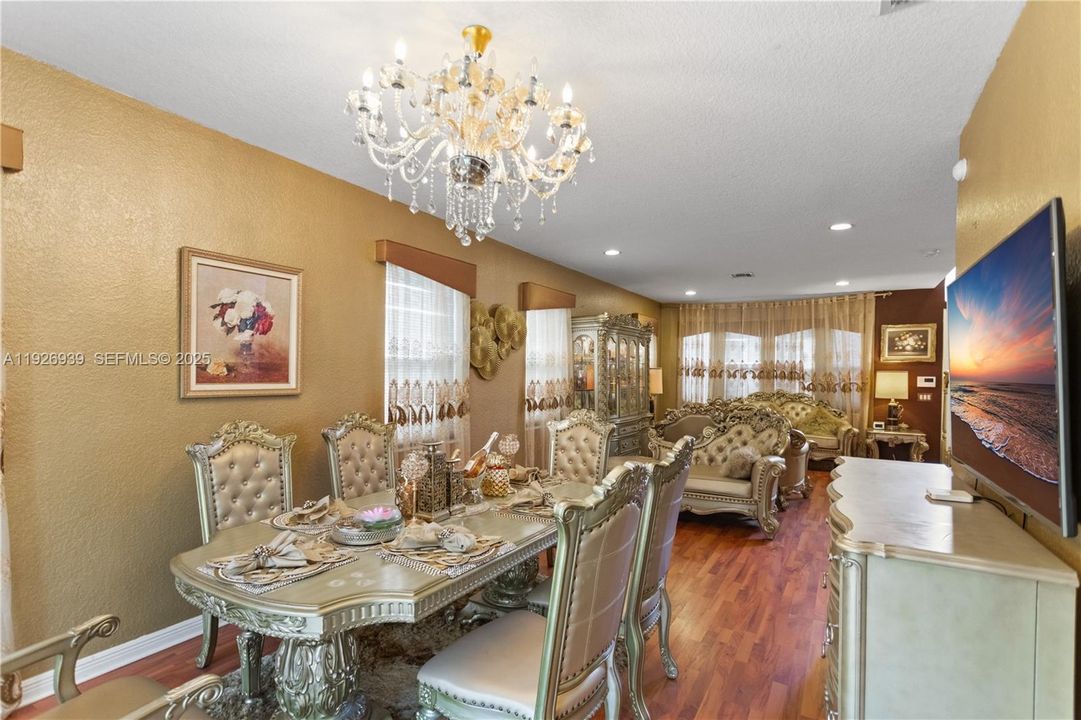 For Sale: $929,000 (5 beds, 3 baths, 3501 Square Feet)