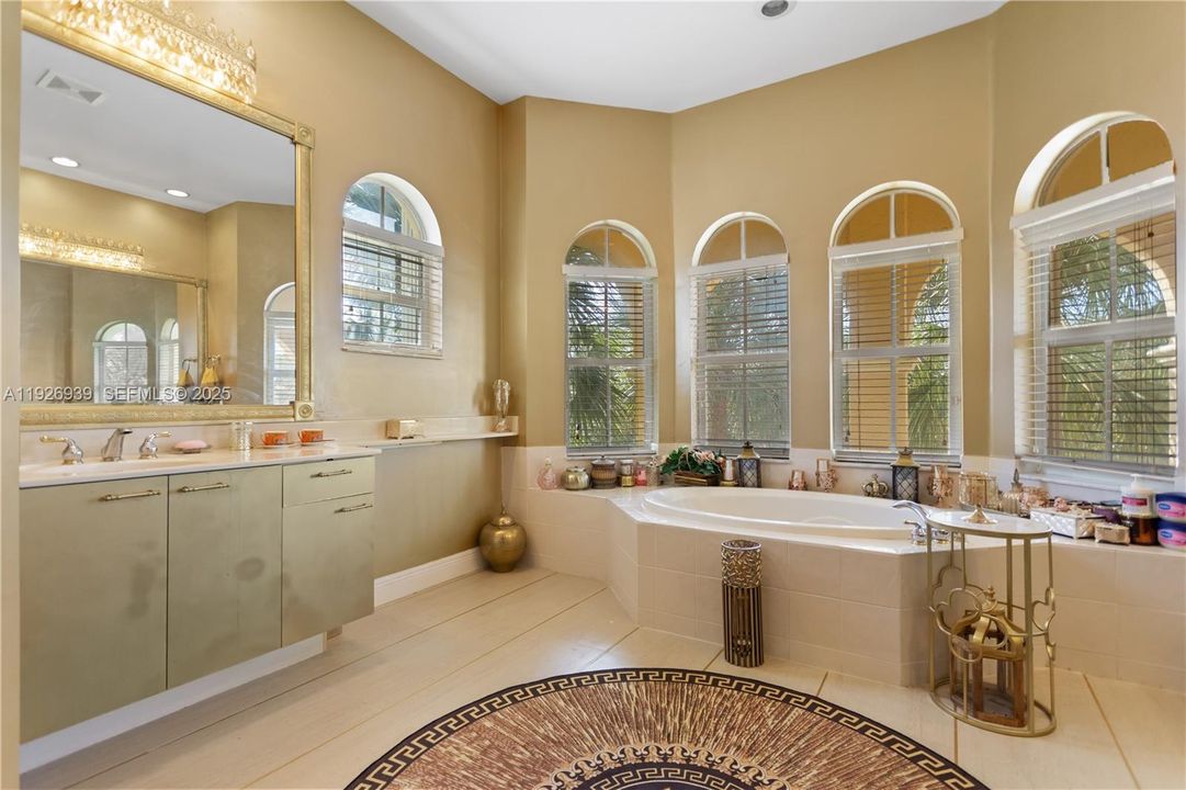 For Sale: $929,000 (5 beds, 3 baths, 3501 Square Feet)