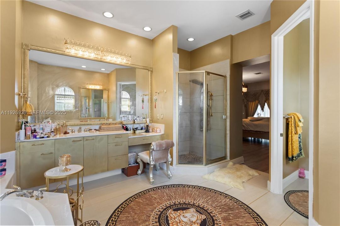 For Sale: $929,000 (5 beds, 3 baths, 3501 Square Feet)