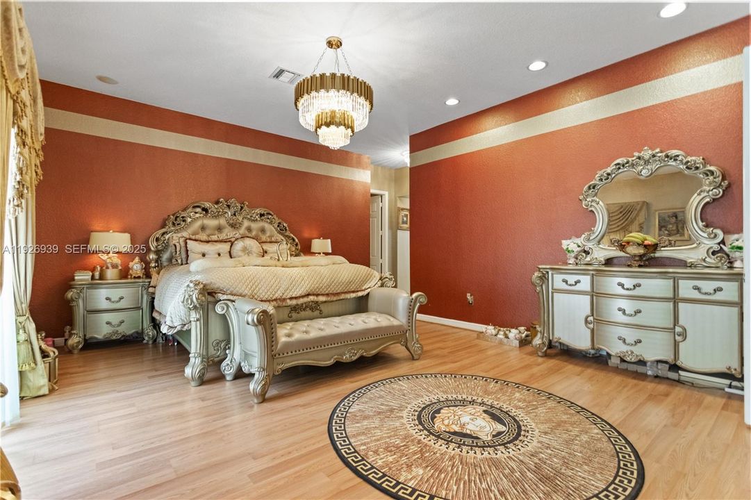 For Sale: $929,000 (5 beds, 3 baths, 3501 Square Feet)