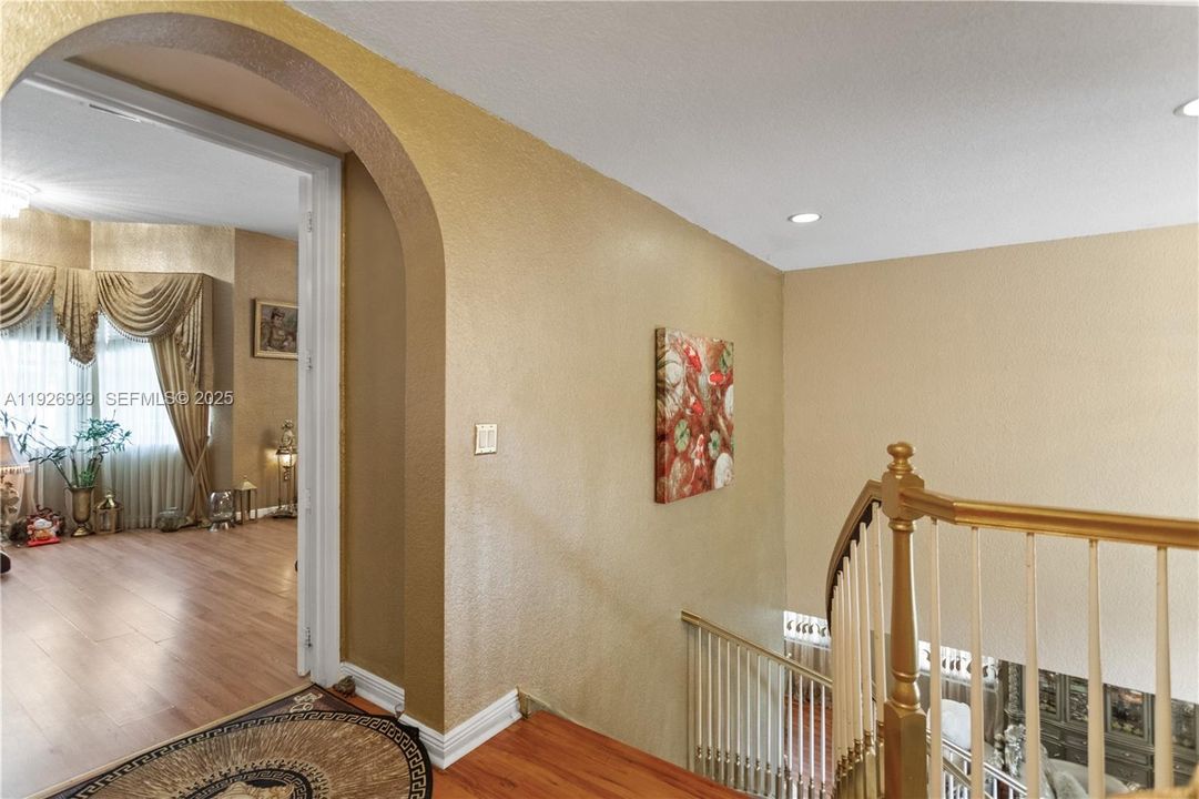 For Sale: $929,000 (5 beds, 3 baths, 3501 Square Feet)