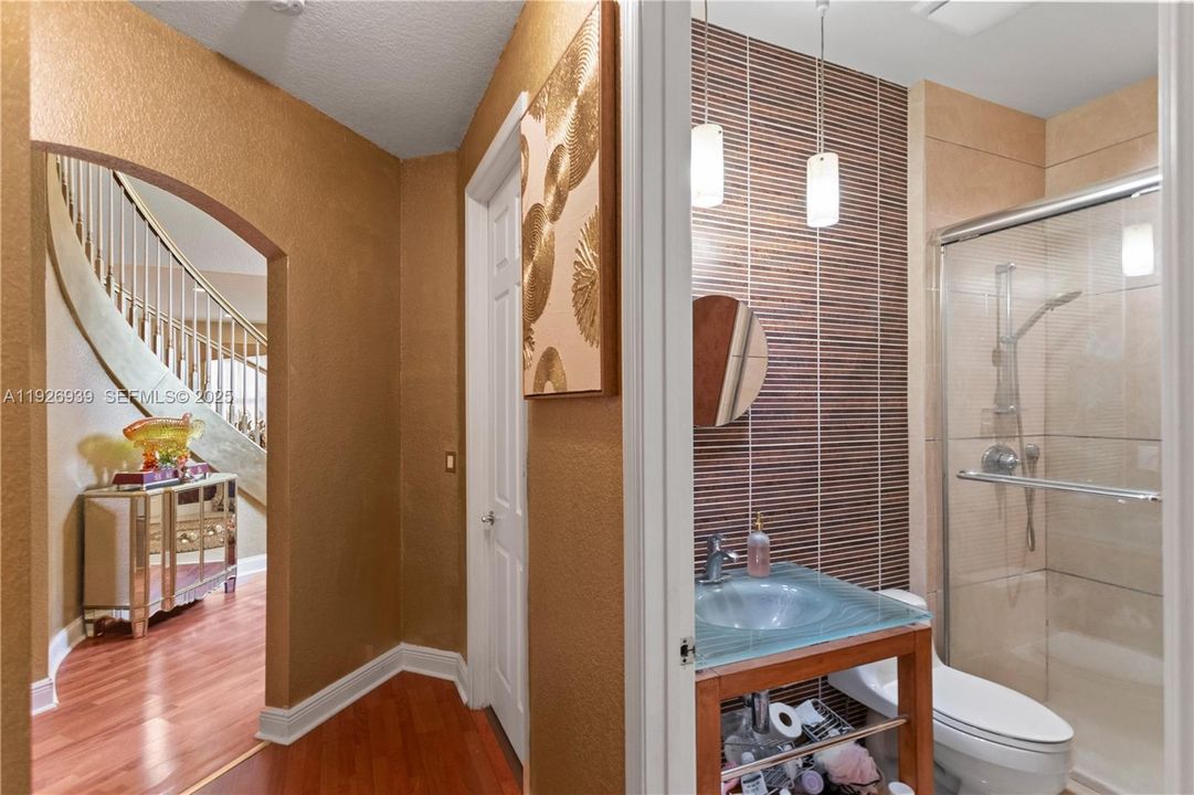 For Sale: $929,000 (5 beds, 3 baths, 3501 Square Feet)