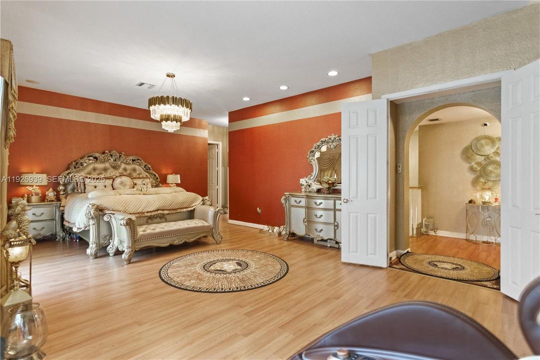 For Sale: $929,000 (5 beds, 3 baths, 3501 Square Feet)