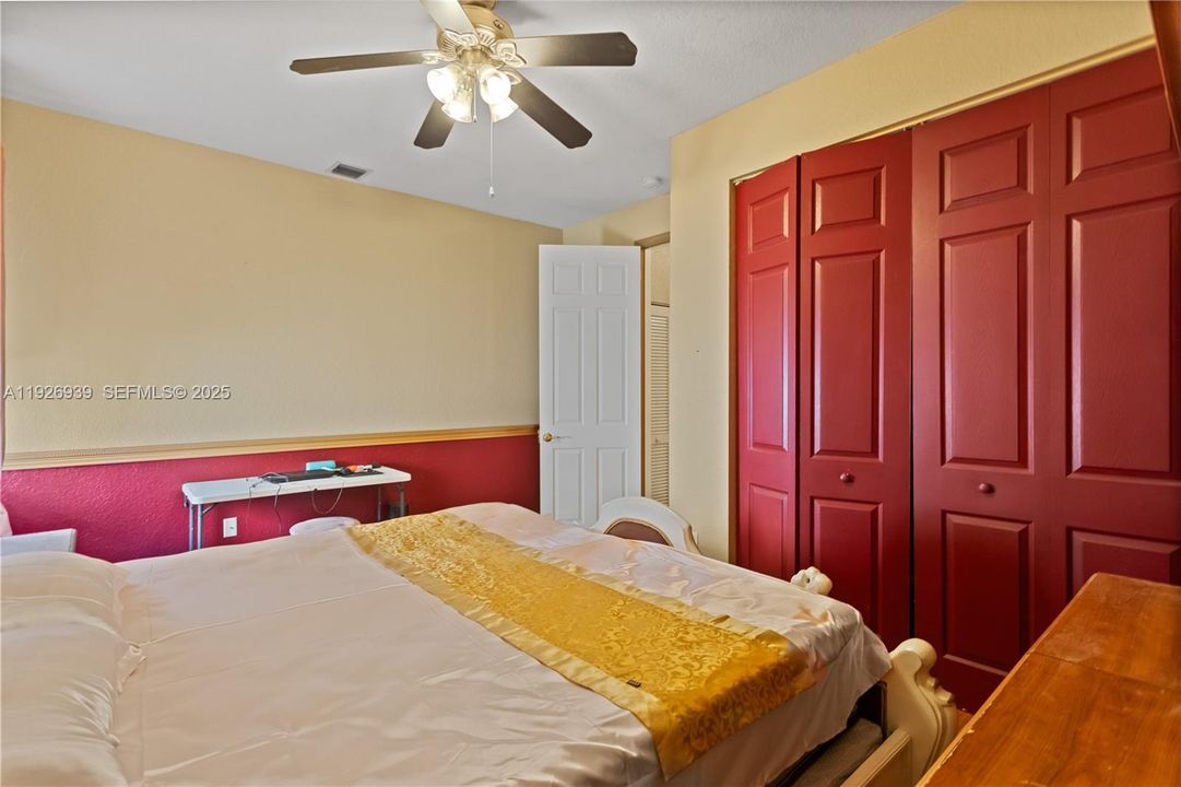 For Sale: $929,000 (5 beds, 3 baths, 3501 Square Feet)